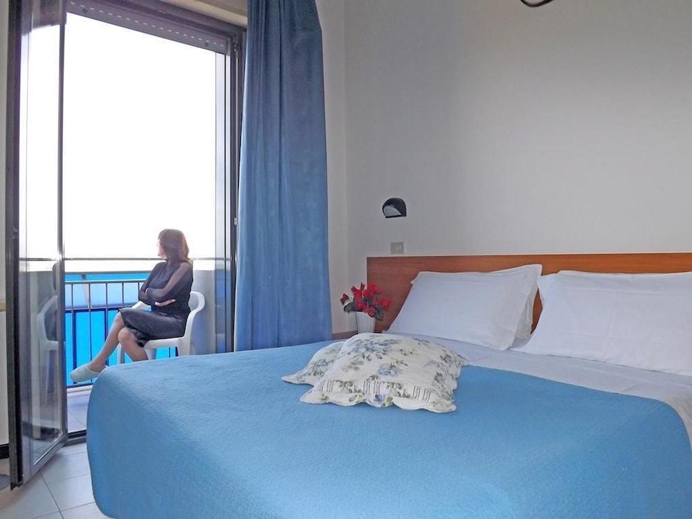 Hotel Paloma Beach Front Chiringuitos Time Rimini Buitenkant foto