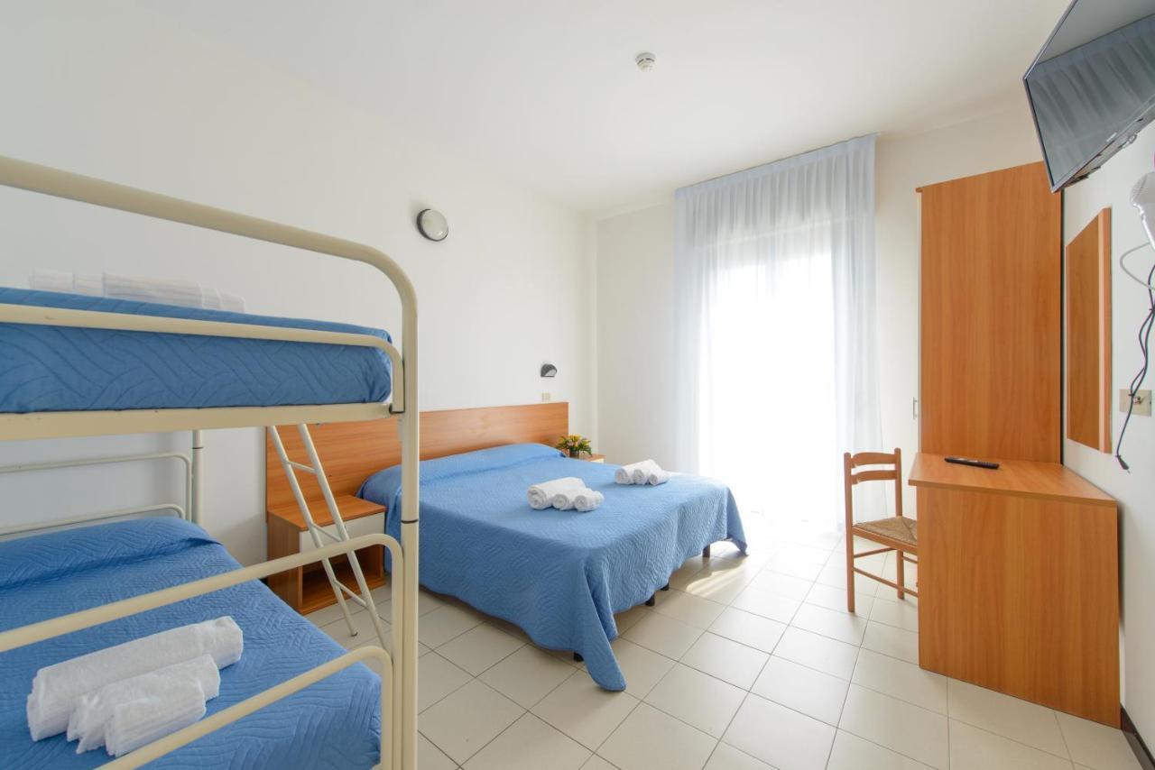 Hotel Paloma Beach Front Chiringuitos Time Rimini Buitenkant foto