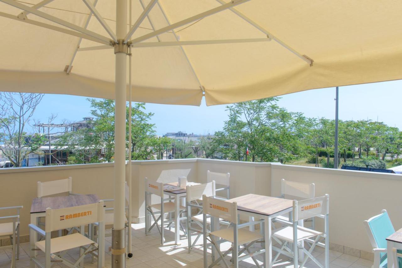 Hotel Paloma Beach Front Chiringuitos Time Rimini Buitenkant foto