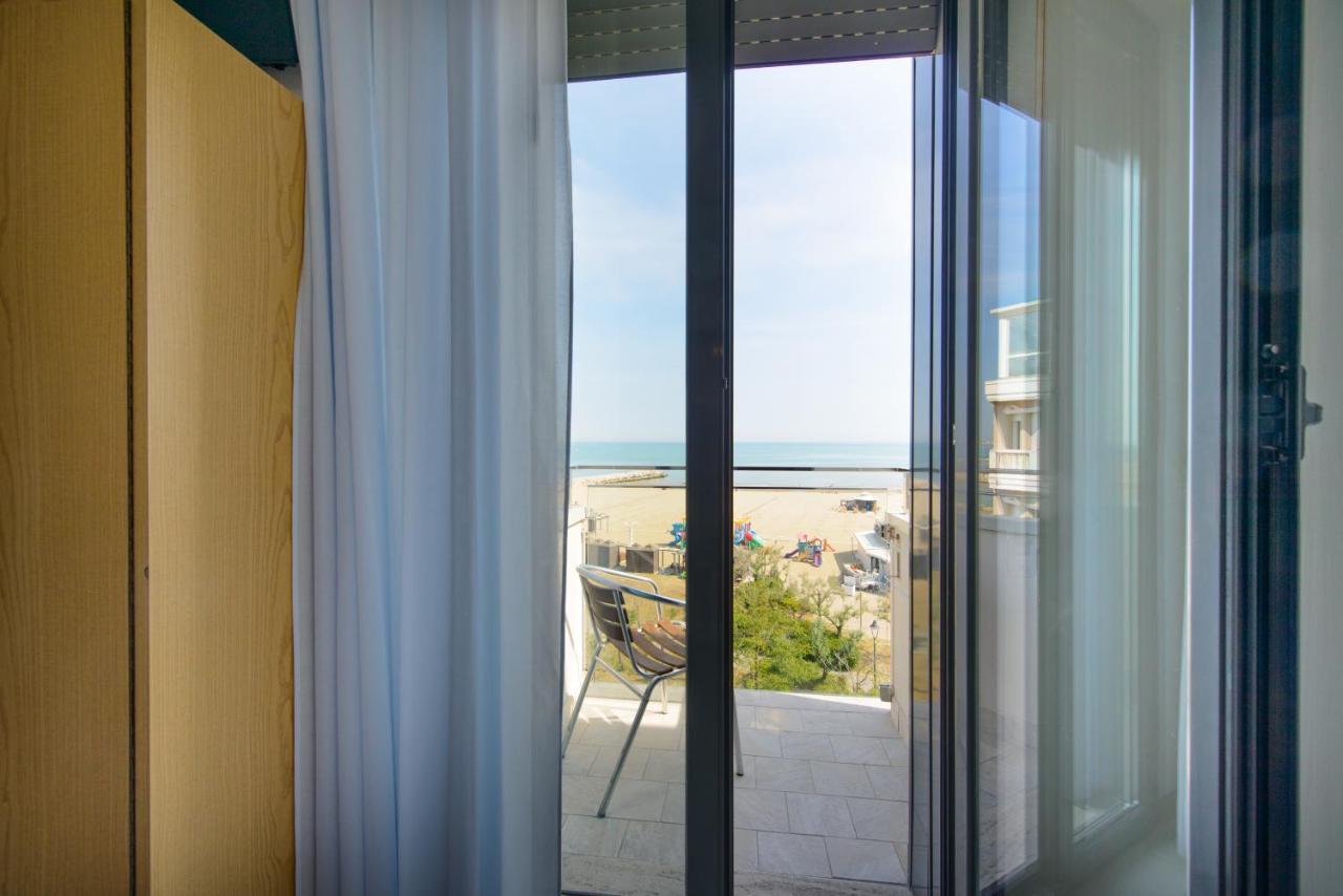 Hotel Paloma Beach Front Chiringuitos Time Rimini Buitenkant foto