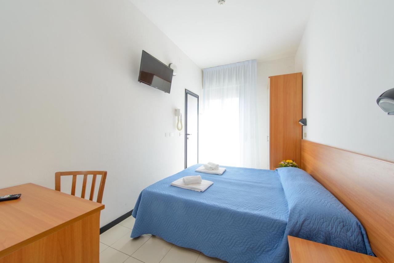 Hotel Paloma Beach Front Chiringuitos Time Rimini Buitenkant foto