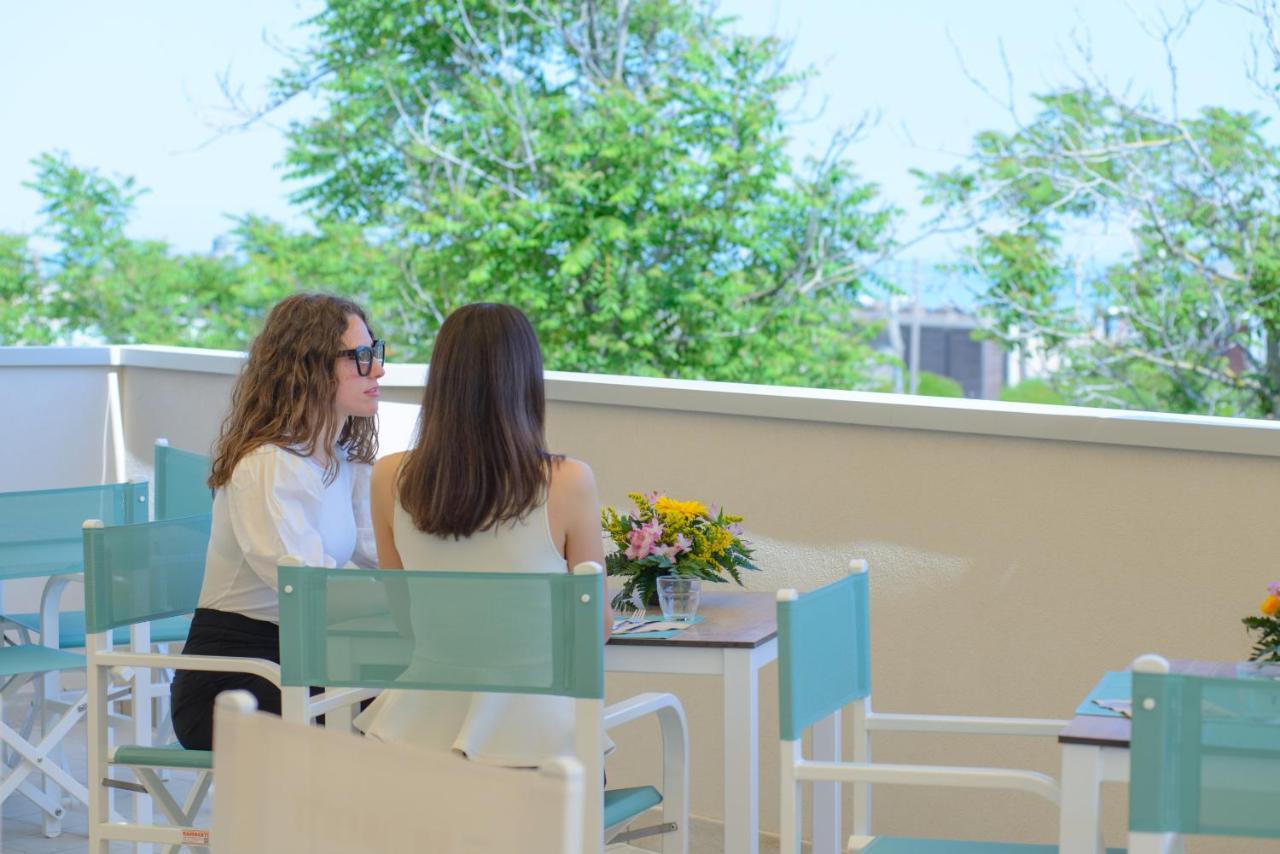 Hotel Paloma Beach Front Chiringuitos Time Rimini Buitenkant foto