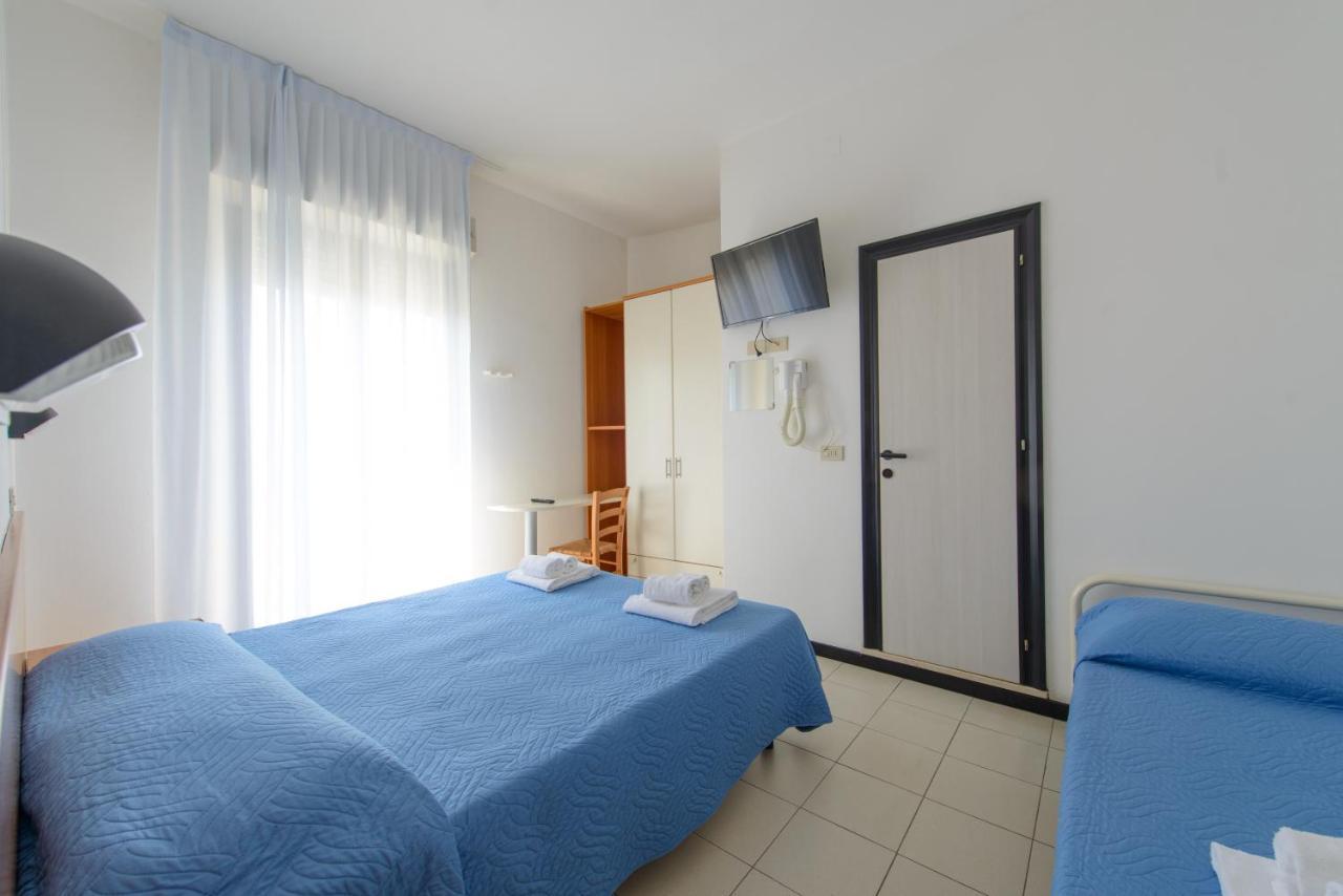 Hotel Paloma Beach Front Chiringuitos Time Rimini Buitenkant foto