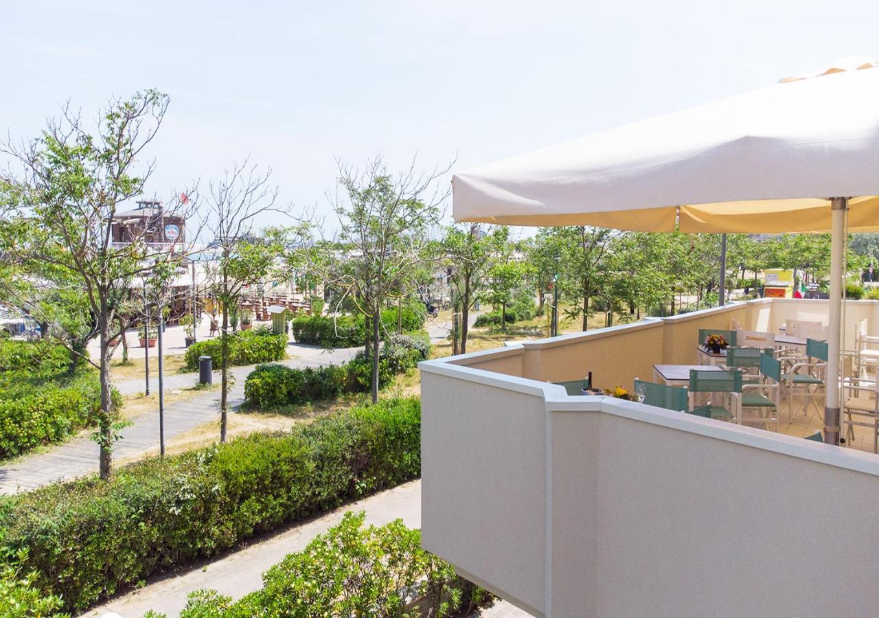 Hotel Paloma Beach Front Chiringuitos Time Rimini Buitenkant foto