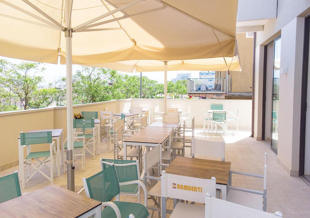 Hotel Paloma Beach Front Chiringuitos Time Rimini Buitenkant foto
