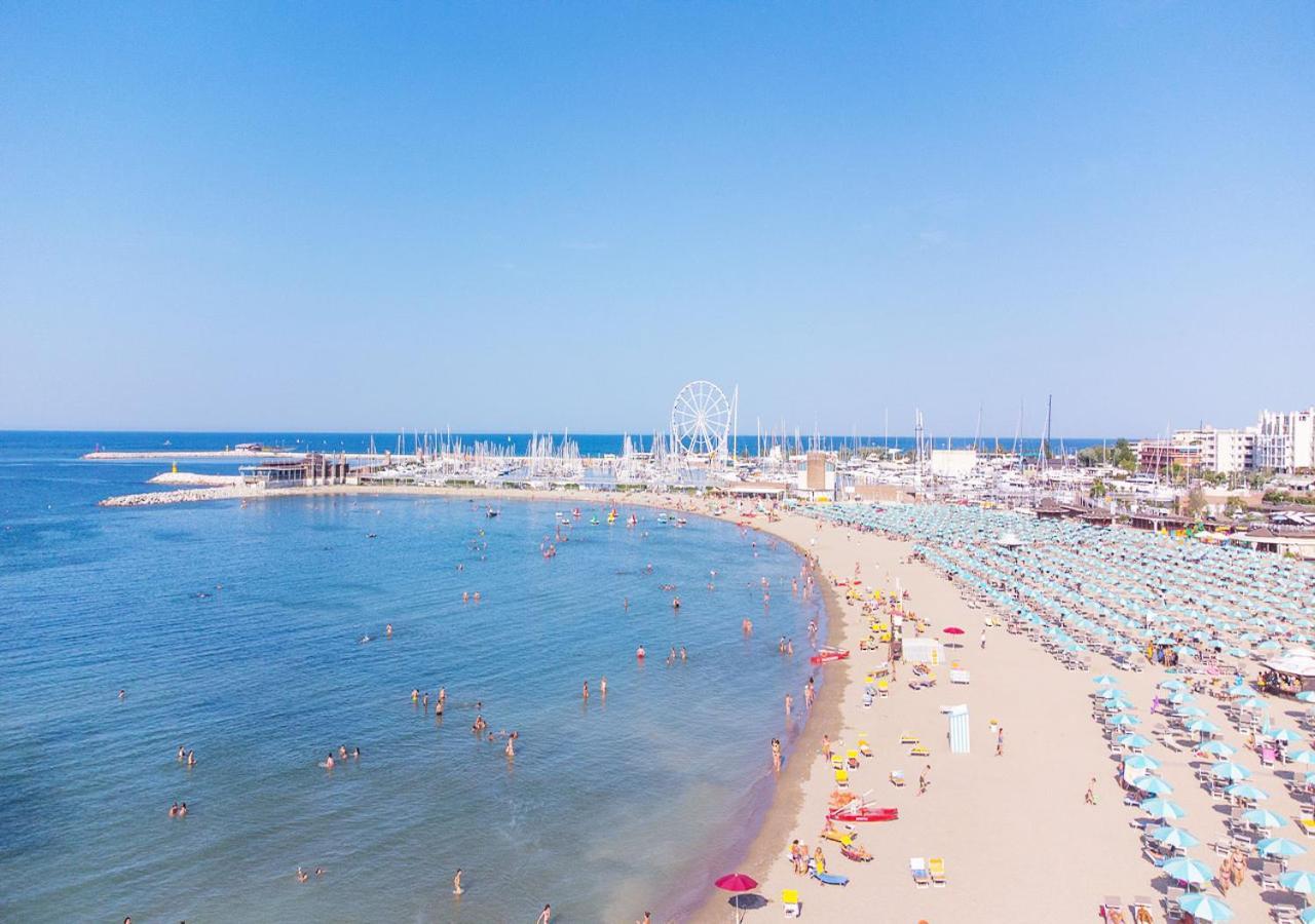 Hotel Paloma Beach Front Chiringuitos Time Rimini Buitenkant foto