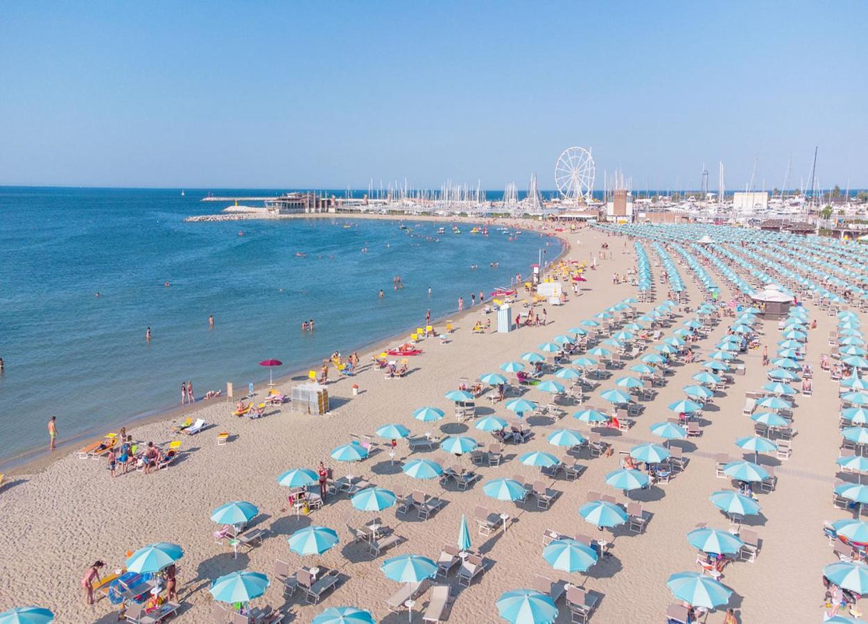 Hotel Paloma Beach Front Chiringuitos Time Rimini Buitenkant foto