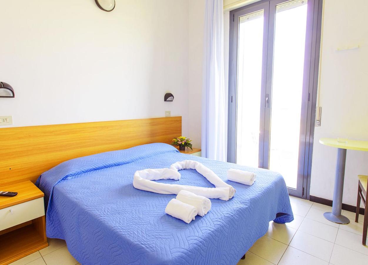 Hotel Paloma Beach Front Chiringuitos Time Rimini Buitenkant foto