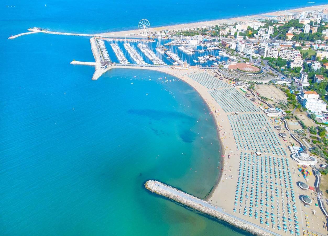 Hotel Paloma Beach Front Chiringuitos Time Rimini Buitenkant foto