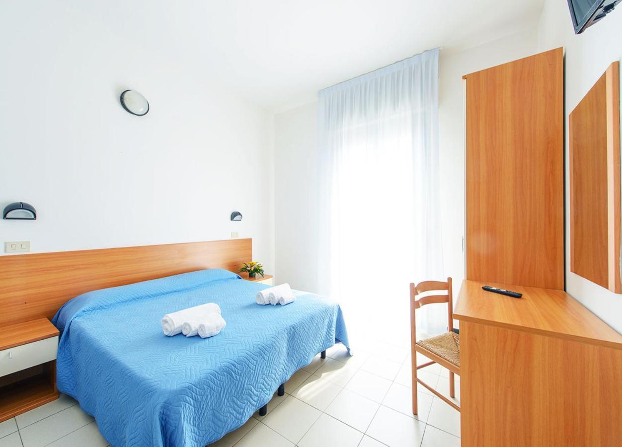 Hotel Paloma Beach Front Chiringuitos Time Rimini Buitenkant foto