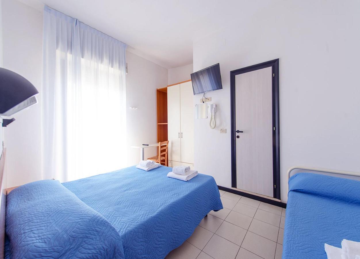 Hotel Paloma Beach Front Chiringuitos Time Rimini Buitenkant foto